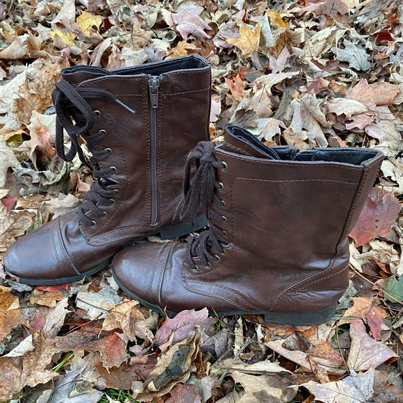 🟢5/$25 Brown boots - Picture 2 of 16